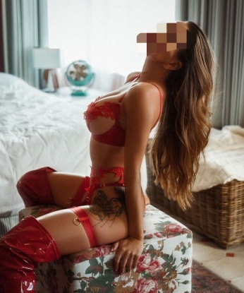 Страстная красотка с шикарной фигурой ждет встречи с тобой. Приди ко мне, и я подарю тебе море удовольствия и настоящей страсти. Гарантирую, ты захочешь вернуться ко мне снова! 9313, 25 лет